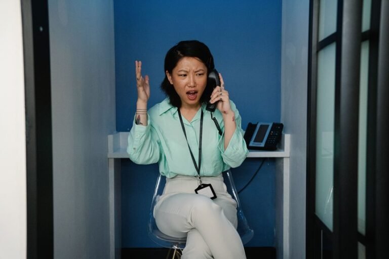helpful phone number for solving issues